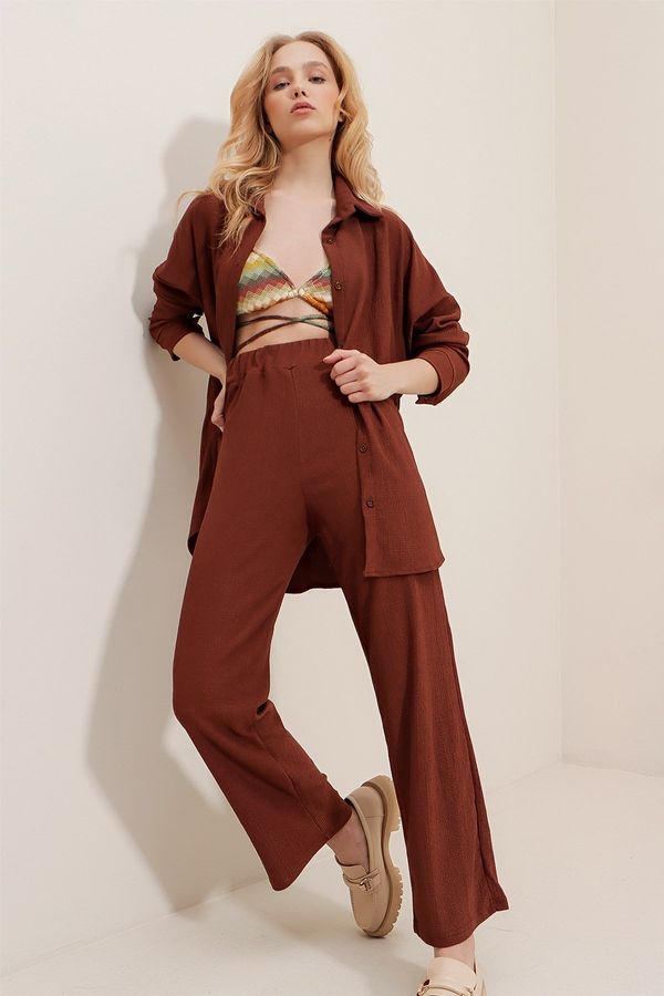 Trend Alaçatı Stili Trend Alaçatı Stili Women's Brown Crinkle With Buttons Shirt And Comfortable Cut Out Crinkle Trousers Double Suit