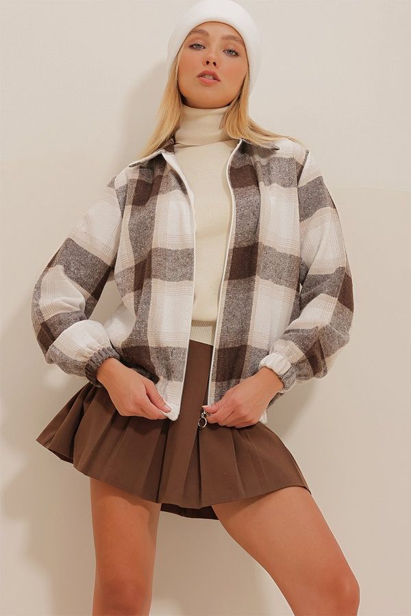 Trend Alaçatı Stili Trend Alaçatı Stili Women's Brown Patterned Zippered Elastic Waist Seasonal Bomber Jacket