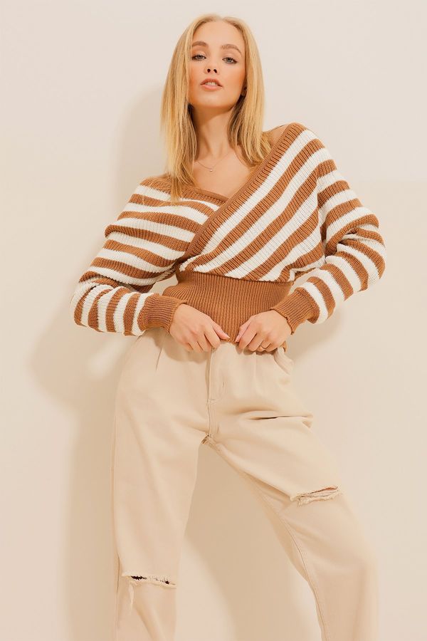 Trend Alaçatı Stili Trend Alaçatı Stili Women's Caramel Front And Back Double Breasted Crop Striped Sweater