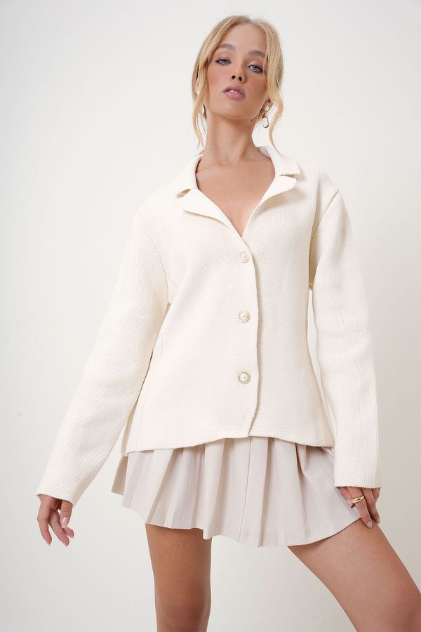 Trend Alaçatı Stili Trend Alaçatı Stili Women's Cream Pearl Buttoned Stitch Detailed Woven Knitwear Jacket