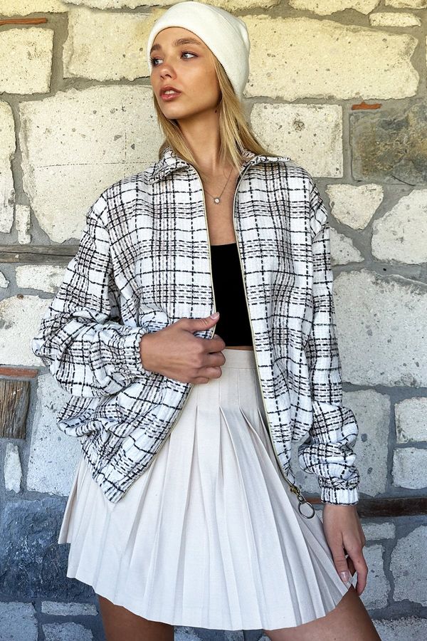 Trend Alaçatı Stili Trend Alaçatı Stili Women's Ecru Patterned Zippered Elastic Waist Seasonal Bomber Jacket