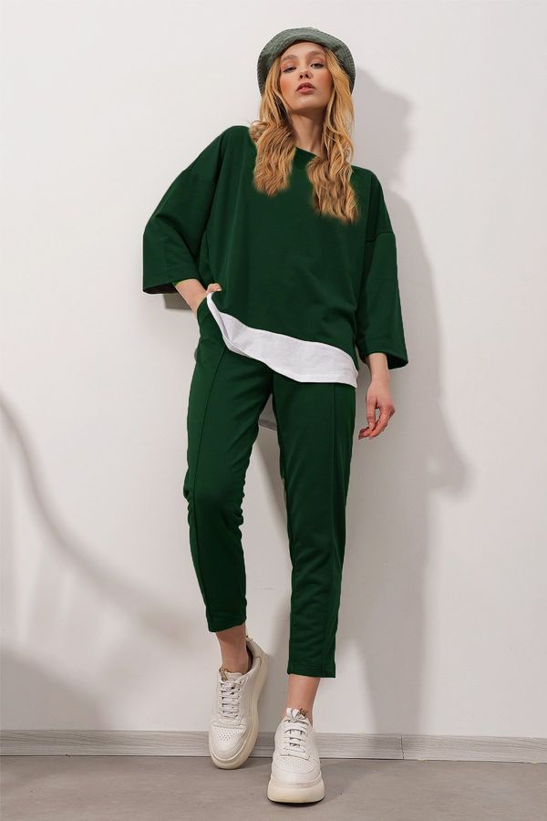 Trend Alaçatı Stili Trend Alaçatı Stili Women's Emerald Green Crew Neck Colored Blouse and Double Pocket Ribbed Stitching Suit