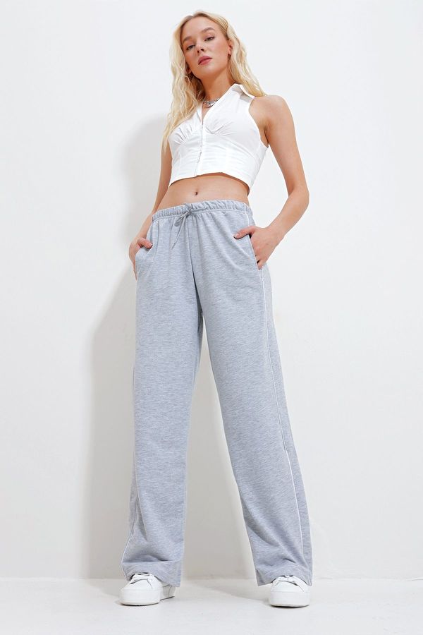 Trend Alaçatı Stili Trend Alaçatı Stili Women's Gray Double Pocket Side Ribbed Wide Leg Sweatpants