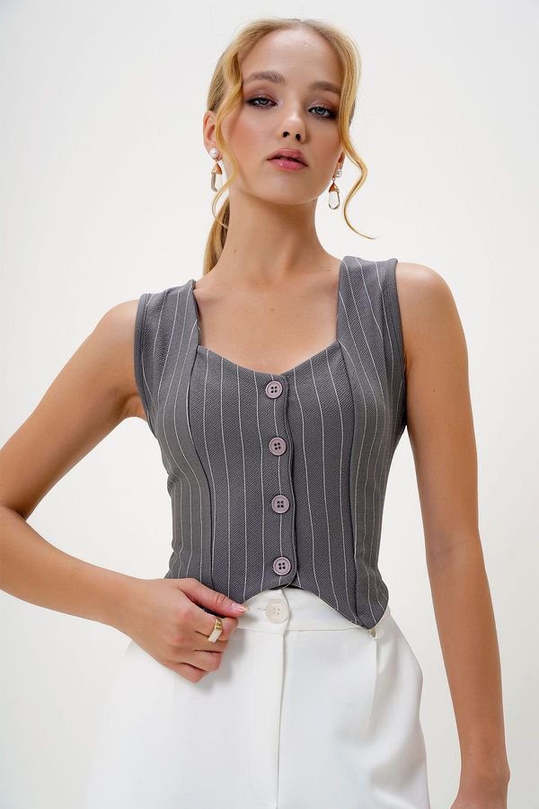 Trend Alaçatı Stili Trend Alaçatı Stili Women's Gray Heart Collar Buttoned Striped Vest
