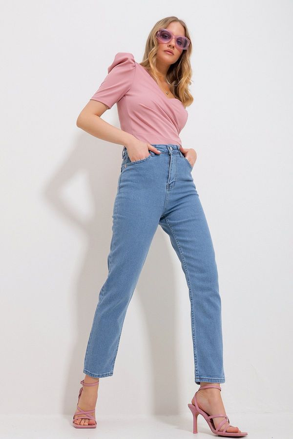 Trend Alaçatı Stili Trend Alaçatı Stili Women's Ice Blue Five Pockets Lycra Mom Jeans