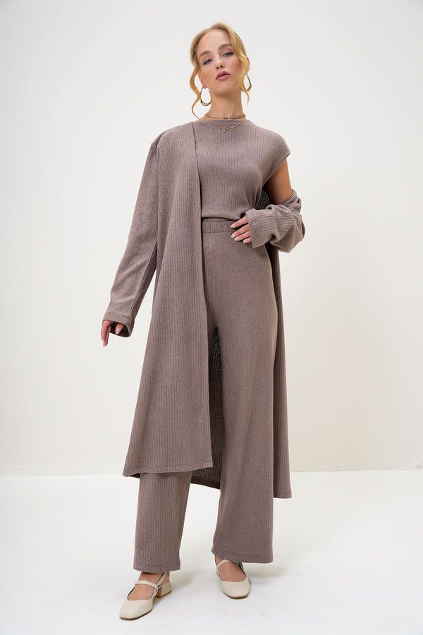 Trend Alaçatı Stili Trend Alaçatı Stili Women's Mink Shoulder Padded Crew Neck Blouse Trousers and Cardigan Set