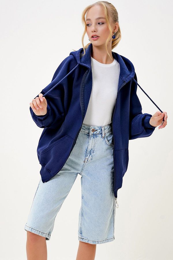 Trend Alaçatı Stili Trend Alaçatı Stili Women's Navy Blue Hooded Kangaroo Pocket Zippered Sweatshirt with Raised Interior