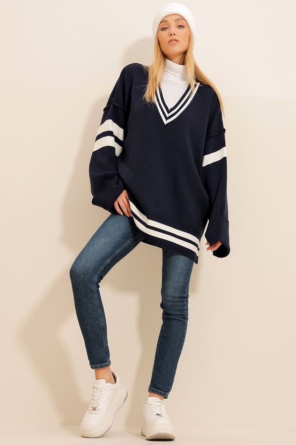 Trend Alaçatı Stili Trend Alaçatı Stili Women's Navy Blue V-Neck Stripe Blocked Side Slits Oversize Sweater