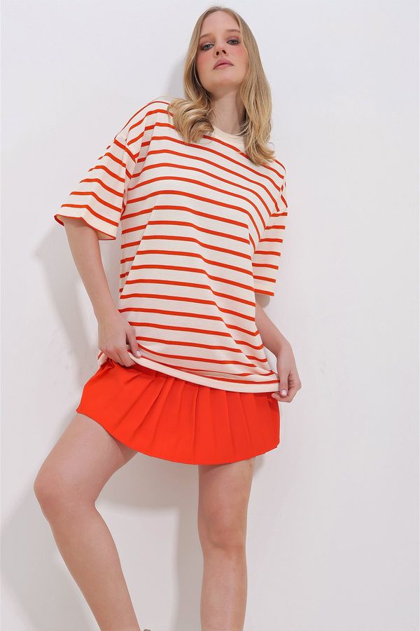 Trend Alaçatı Stili Trend Alaçatı Stili Women's Orange Crew Neck Ribbed Striped 2 Thread Unisex T-Shirt