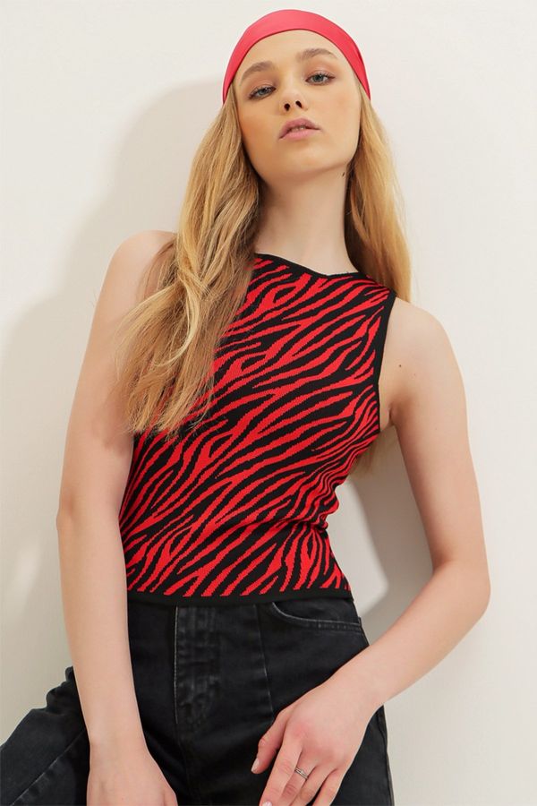 Trend Alaçatı Stili Trend Alaçatı Stili Women's Red Zero Sleeve Zebra Patterned Knitted Blouse