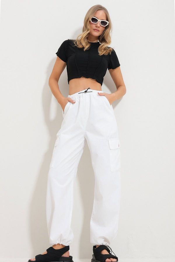 Trend Alaçatı Stili Trend Alaçatı Stili Women's White Elastic Waist And Cuff Cargo Jogger Pants With Pocket