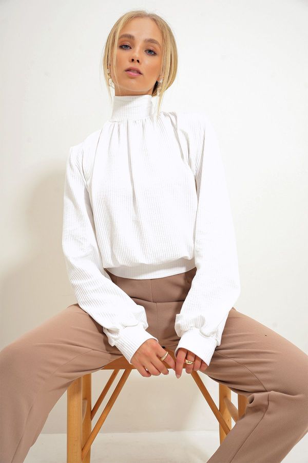 Trend Alaçatı Stili Trend Alaçatı Stili Women's White Half Turtleneck Front Gathered Cuff Sleeve Blouse