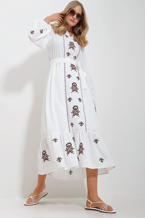 Trend Alaçatı Stili Trend Alaçatı Stili Women's White Slit Neck Belted Embroidered Inner Lined Maxi Length Dress