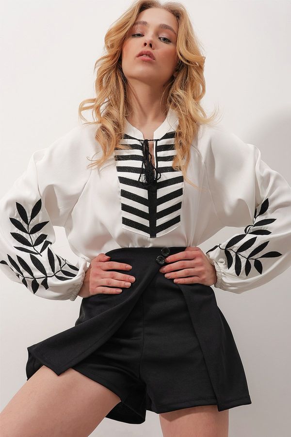 Trend Alaçatı Stili Trend Alaçatı Stili Women's White V-Neck Front Tied Oversize Blouse With Embroidered Contrast Crossing Sleeves