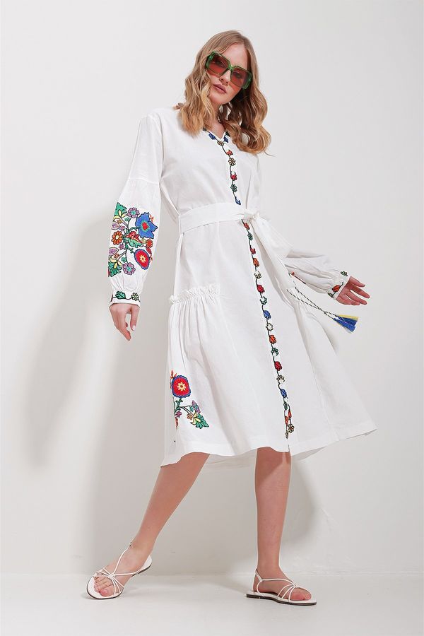 Trend Alaçatı Stili Trend Alaçatı Stili Women's White V Neck Full Embroidery Lined Woven Dress