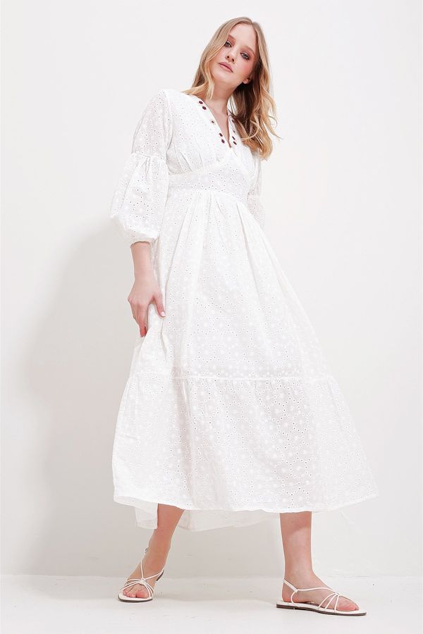 Trend Alaçatı Stili Trend Alaçatı Stili Women's White V Neck Scalloped And Embroidered Inner Lined Midi Length Dress