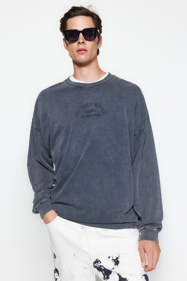 Trendyol Trendyol Anthracite Men's Oversize/Wide-Collar Weared/Faded-effect text and Embroidery Cotton Sweatshirt.