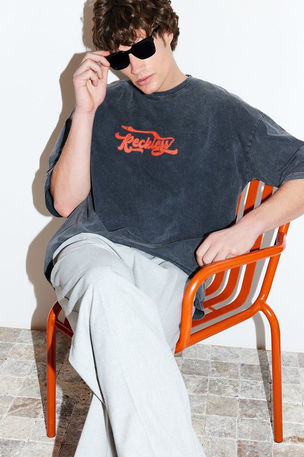 Trendyol Trendyol Anthracite Oversize/Wide Cut Faded Effect Text Printed 100% Cotton T-Shirt