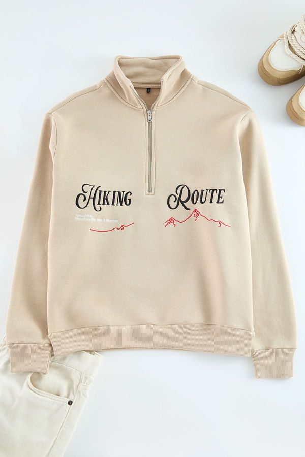 Trendyol Trendyol Beige Oversize/Wide Cut Text Embroidered Sweatshirt with Fleece Inside Stand Collar Zippered Sweatshirt