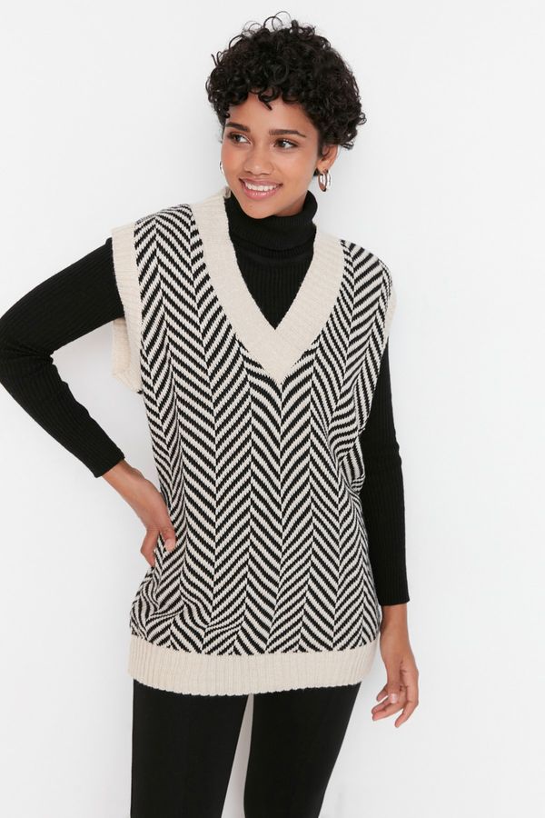 Trendyol Trendyol Beige Striped V Neck Knitwear Sweater