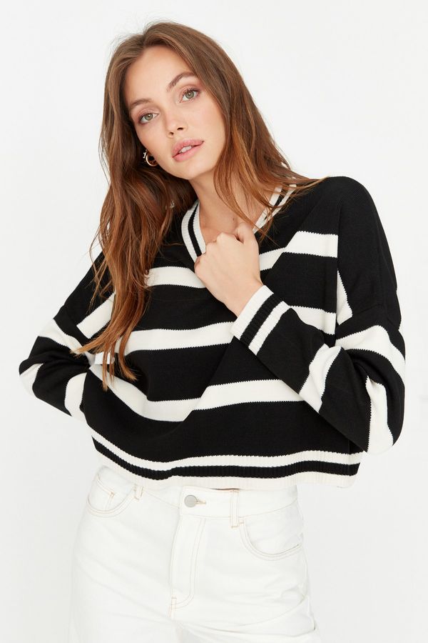 Trendyol Trendyol Black Crop Striped Knitwear Sweater