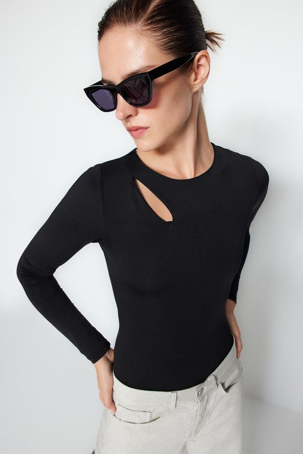 Trendyol Trendyol Black Cut Out/Window Detailed Crew Neck Snaps Elastic Knitted Bodysuit