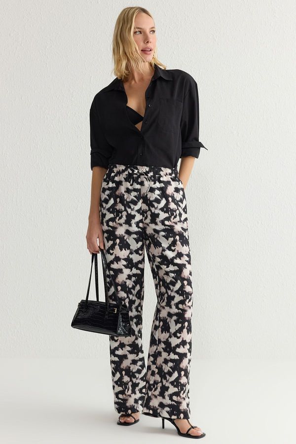 Trendyol Trendyol Black Elastic Waist Wide Leg/Wide Leg Batik Patterned Trousers
