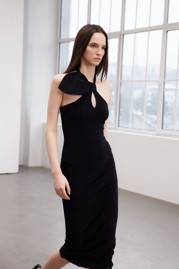Trendyol Trendyol Black Limited Edition Cut Out and Accessory Detail Fitted Knitted Maxi Dress