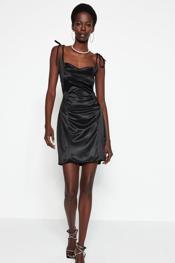Trendyol Trendyol Black Lined Knitted Lace Evening Dress in Satin