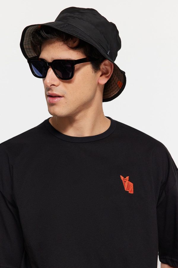 Trendyol Trendyol Black Oversize Crew Neck Short Sleeve Fox Embroidered 100% Cotton T-Shirt