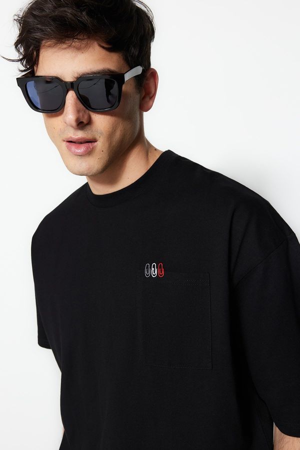 Trendyol Trendyol Black Oversize/Wide Cut Pocket Paperclip Embroidered Short Sleeve 100% Cotton T-Shirt