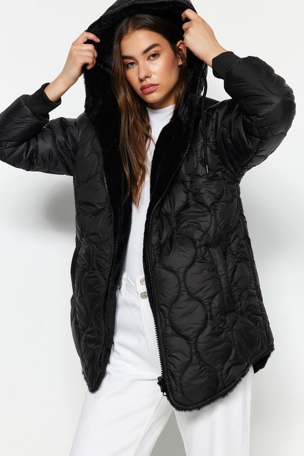 Trendyol Trendyol Black Regular Fit Double-Sided Wearable Hooded Plush Quilted Puffer Jacket