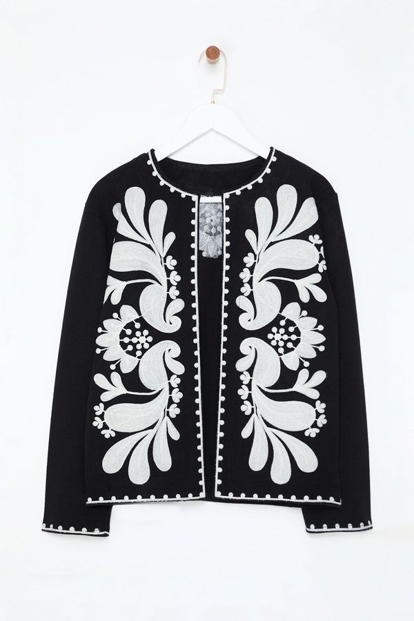 Trendyol Trendyol Black Regular Pattern Embroidered Detailed Thin Jacket Coat