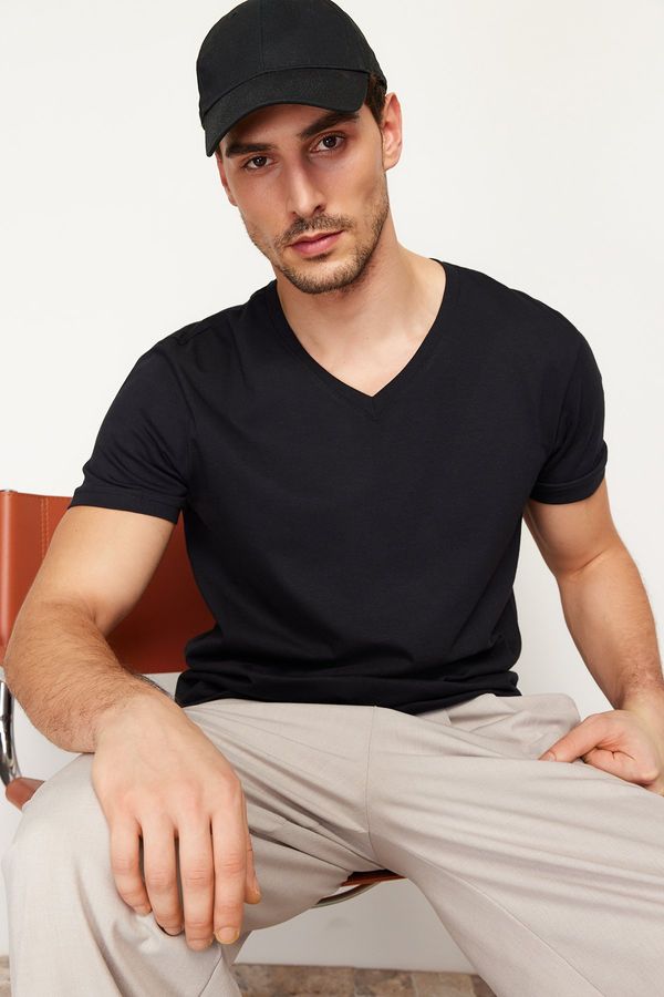 Trendyol Trendyol Black Regular/Regular Fit V-Neck Basic 100% Cotton T-Shirt