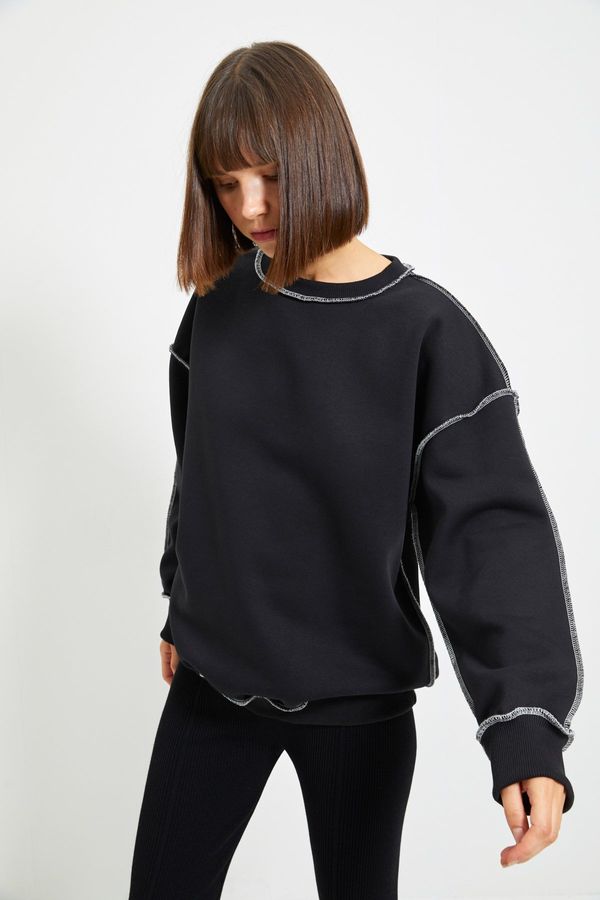 Trendyol Trendyol Black Regular/Regular Fits and Stitching on the Bedstead Knitted Sweatshirt with Fleece Inside