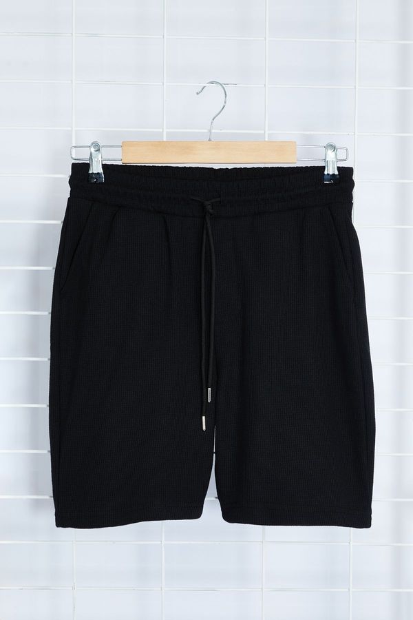 Trendyol Trendyol Black Slim/Tight Fit Textured Waffle Elastic Waist Drawstring Shorts
