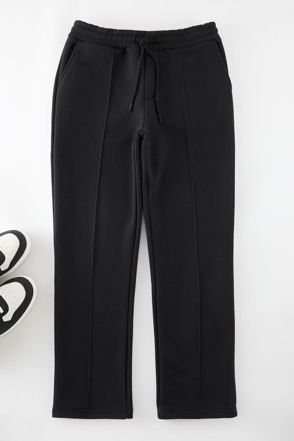 Trendyol Trendyol Black Straight Cut Thick Sweatpants with Label and Stitching Details