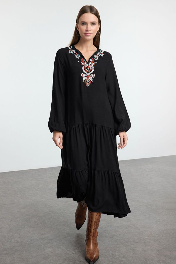 Trendyol Trendyol Black Wide Cut Embroidered Midi Woven Dress