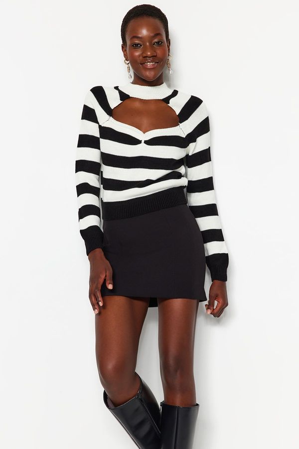 Trendyol Trendyol Black Window/Cut Out Knitwear Sweater