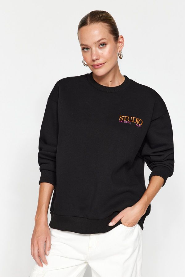 Trendyol Trendyol Black With Print Detail on the Back, Fleece Inside Regular Fit Knitted Sweatshirt with a slit