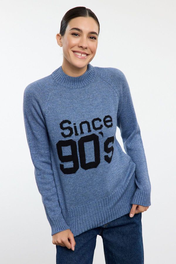 Trendyol Trendyol Blue Soft Textured Slogan Detailed Knitwear Sweater