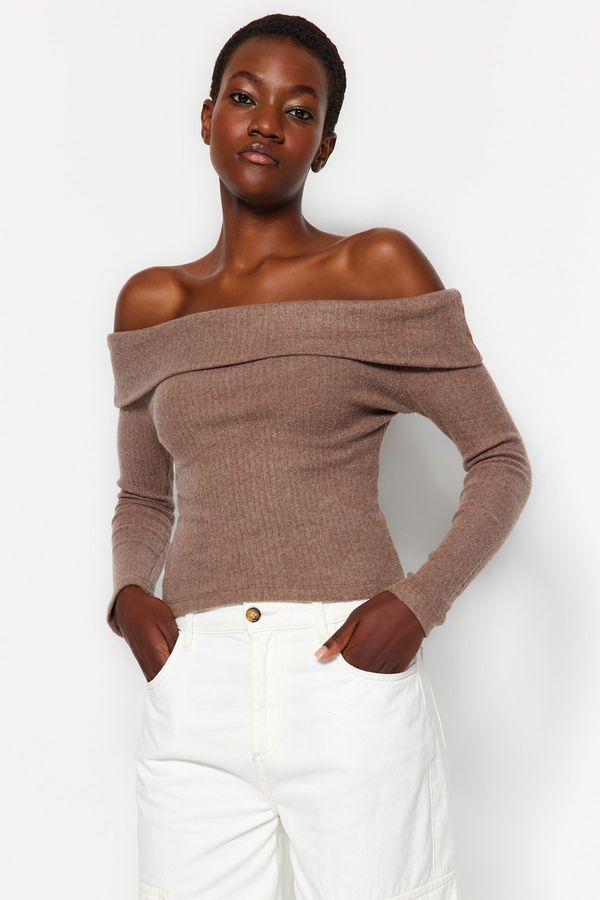 Trendyol Trendyol Brown Knitwear Look Carmen Collar Fitted/Skinned Crop Knitted Blouse
