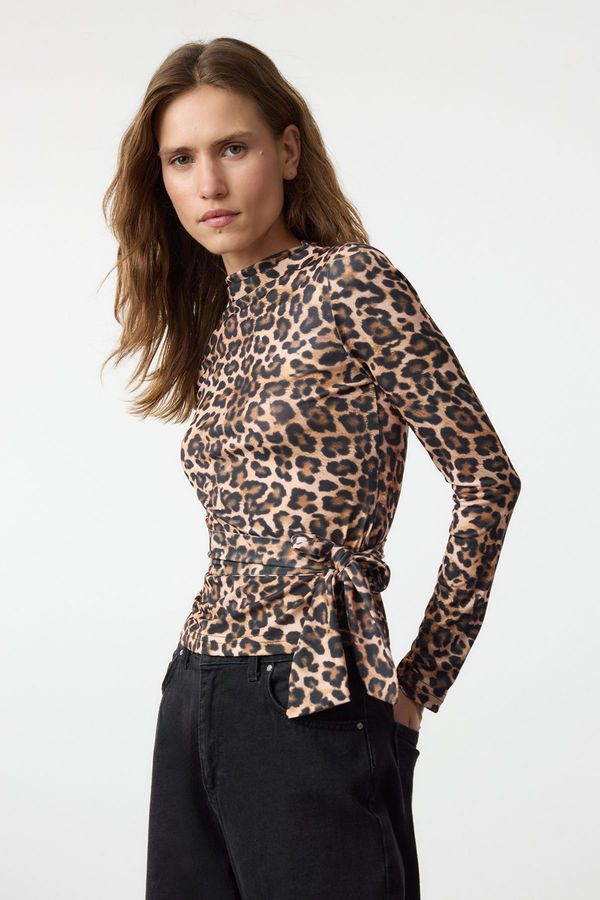 Trendyol Trendyol Brown Leopard Print Tie Detailed Stand Collar Body-Fitted Knitted Blouse