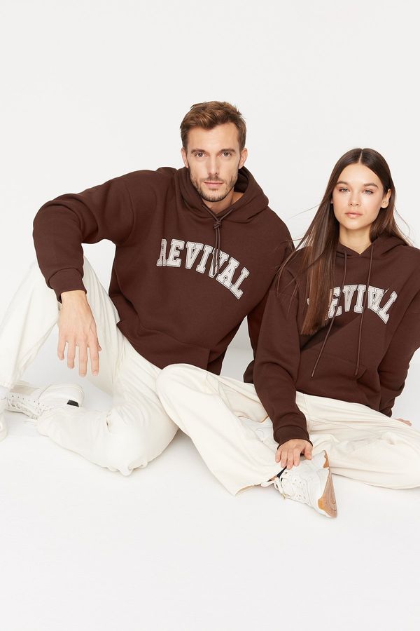 Trendyol Trendyol Brown Oversize/Wide-Fit Hooded Cotton Unisex Sweatshirt