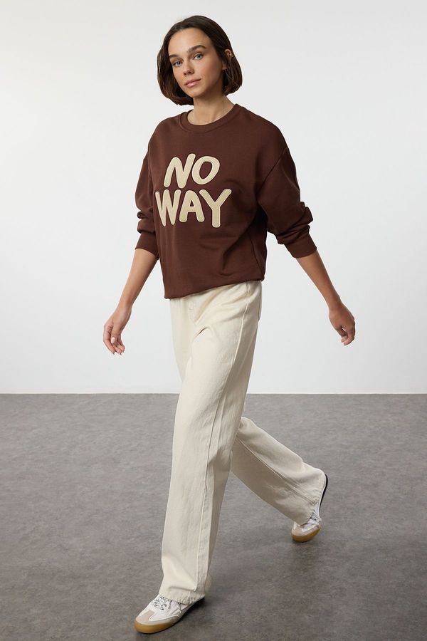 Trendyol Trendyol Brown Slogan Embroidered Regular/Normal Fit Crew Neck Thick Knitted Sweatshirt