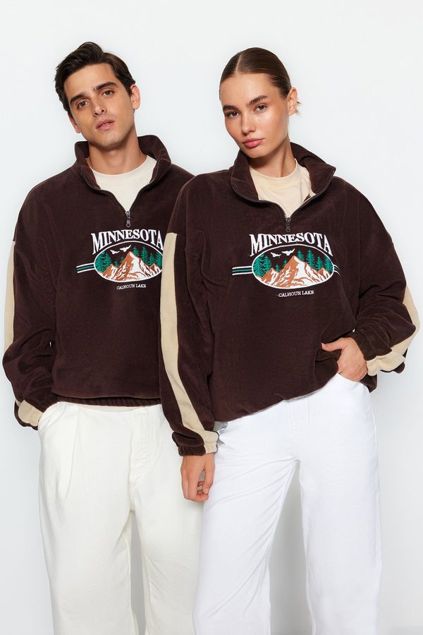 Trendyol Trendyol Brown Unisex Oversize/Wide-Fit High Neck City Embroidery Fleece Sweatshirt