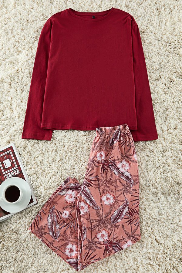 Trendyol Trendyol Burgundy Floral Capri Knitted Pajama Set