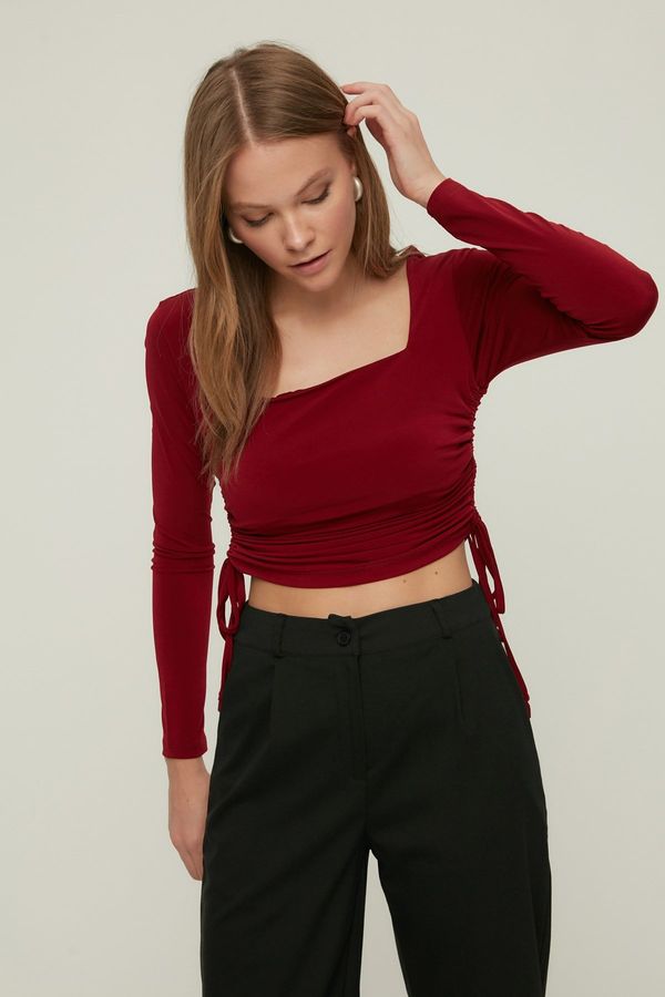 Trendyol Trendyol Burgundy Square Neck Gathered Detail Fitted/Sleeping Crop Elastic Pletena bluza