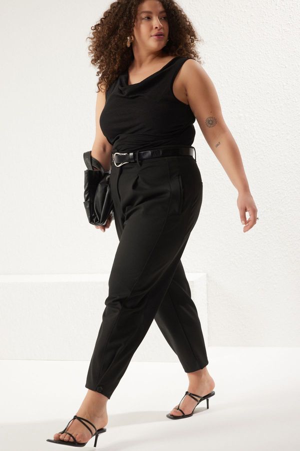 Trendyol Trendyol Curve Black Pleated Wide Cut High Waist Carrot Fit Interlock Knit Plus Size Trousers