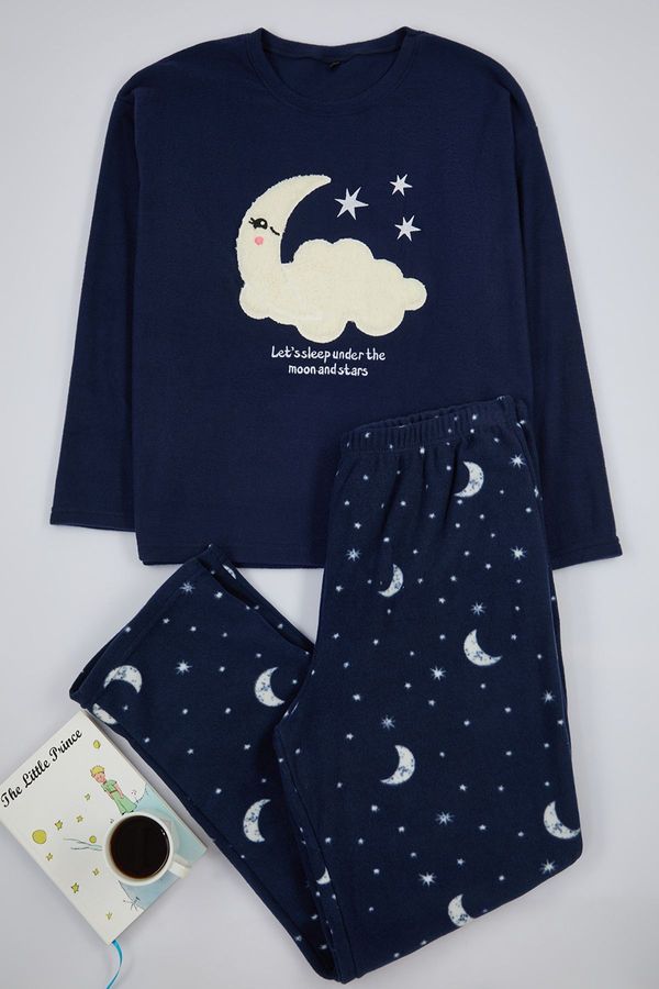 Trendyol Trendyol Curve Navy Blue Galaxy Patterned Fleece Knitted Pajama Set